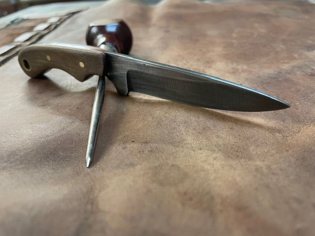 "Usdi Yona" with Walnut handle