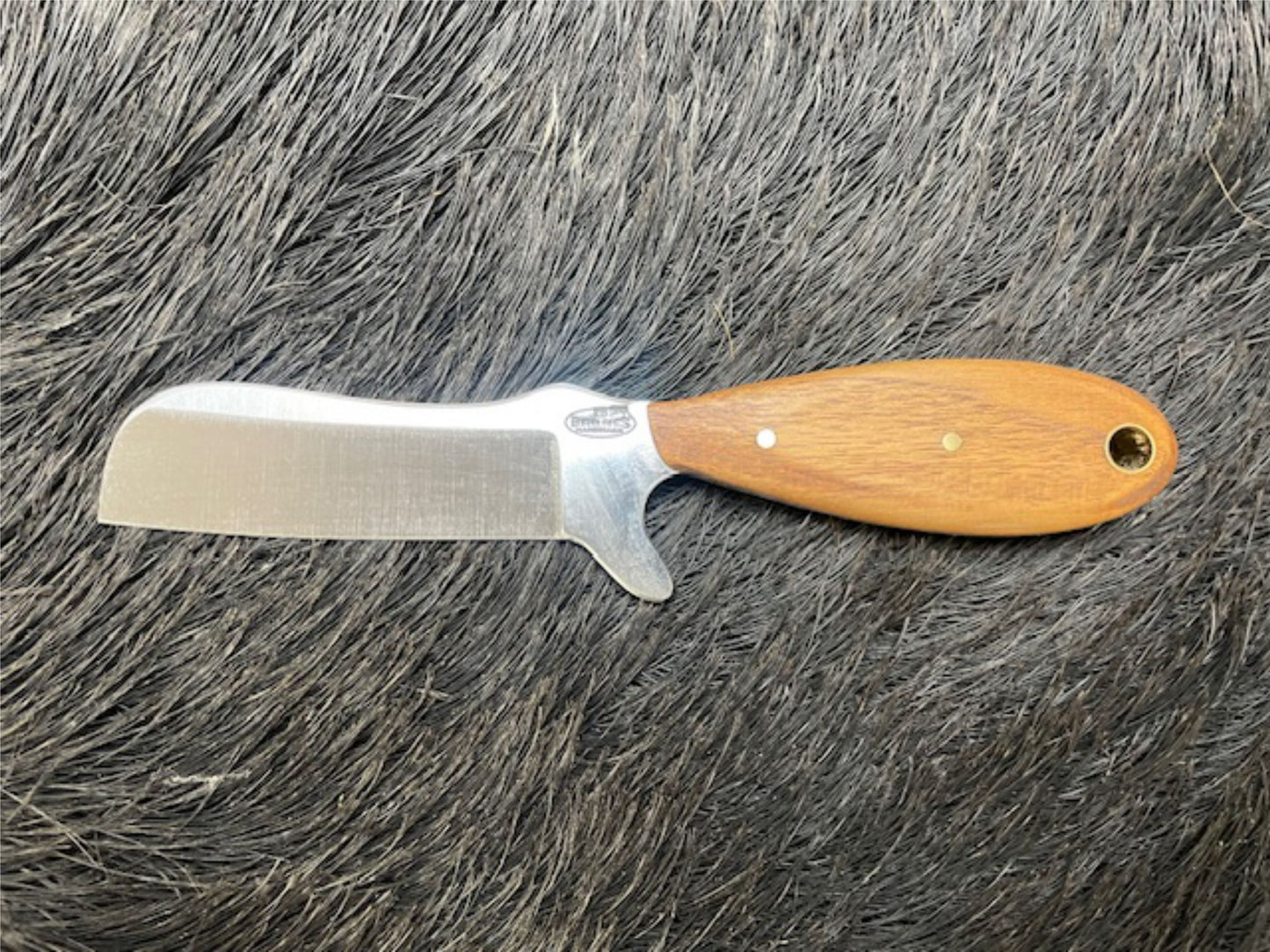 Barr Knife in Walnut
